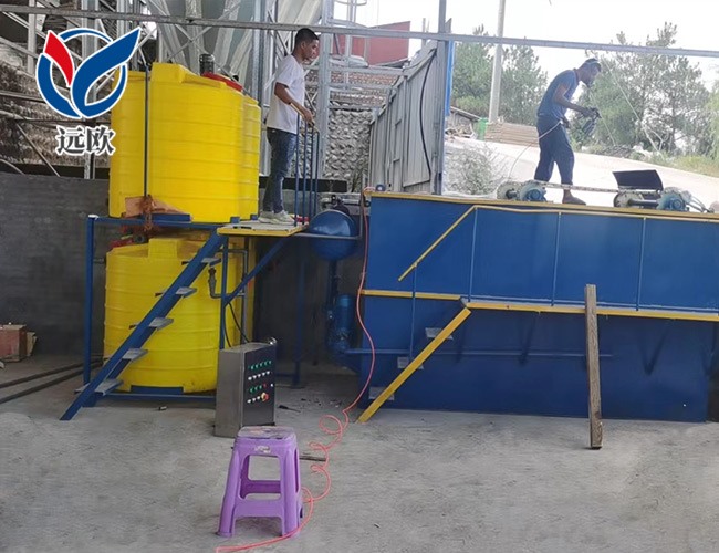 養(yǎng)豬場(chǎng)污水預(yù)處理設(shè)備安裝現(xiàn)場(chǎng)